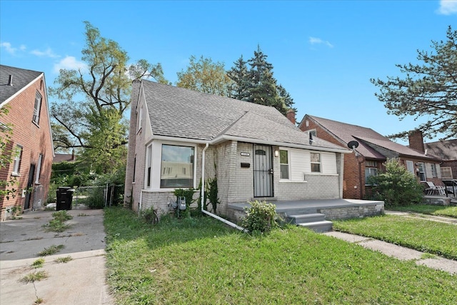 view of front of property with a front lawn