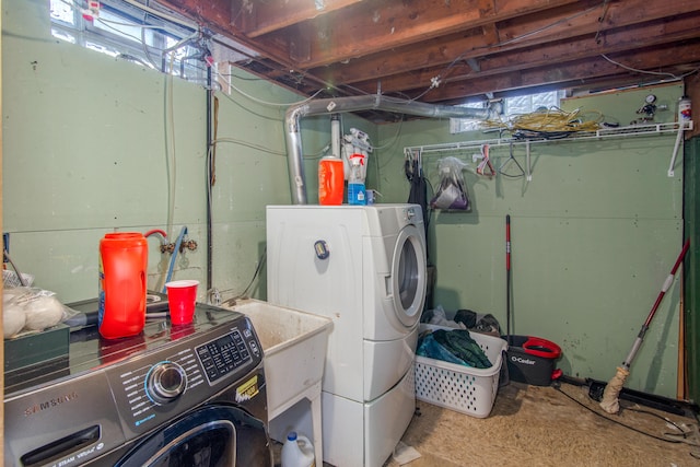 clothes washing area featuring washing machine and dryer