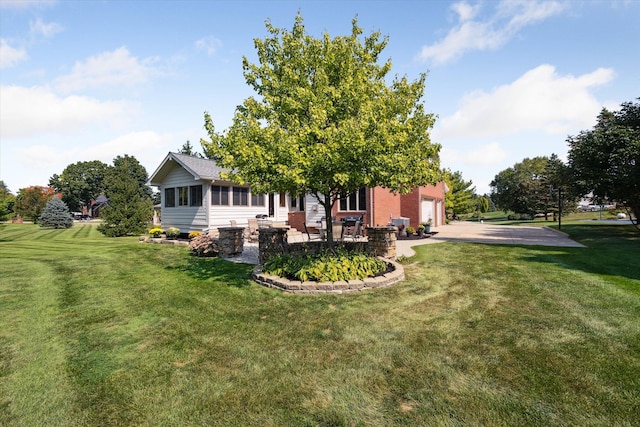 view of yard with a garage