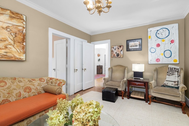 living area featuring crown molding and a notable chandelier