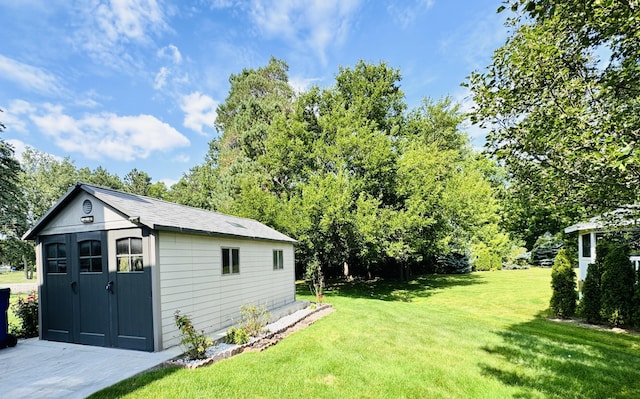 view of yard with a shed