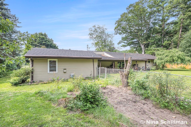 ranch-style home with a front lawn