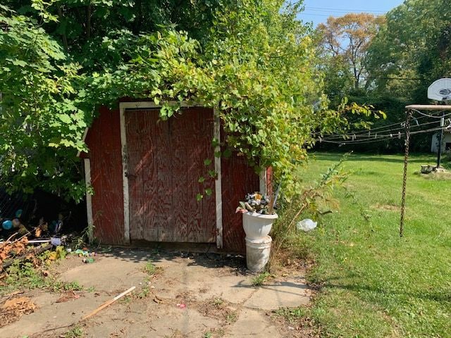 view of outbuilding with a yard