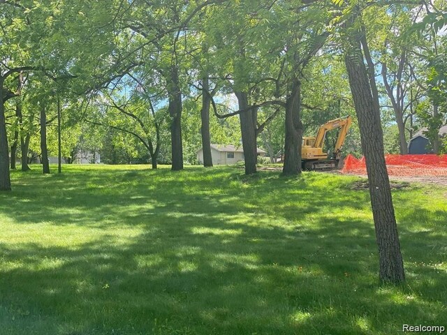5716 Evergreen Ave, Orchard Lake, MI 48324