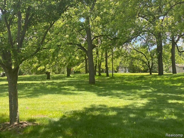 5716 Evergreen Ave, Orchard Lake, MI 48324