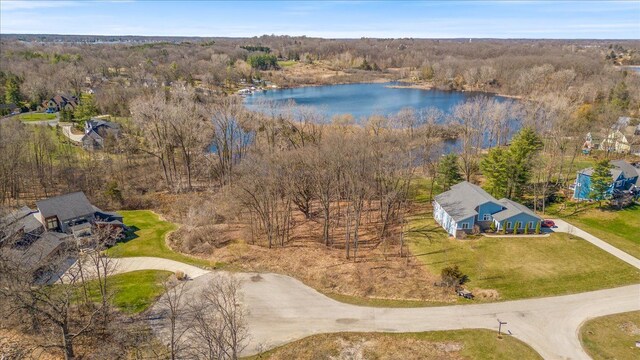 10468 Oak Shore Dr, South Lyon, MI 48178
