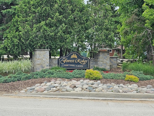 10537 Oak Forest Dr, South Lyon, MI 48178 - photo 2
