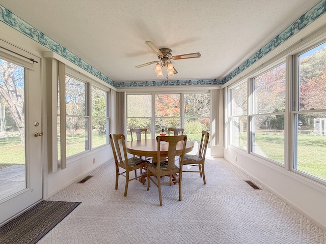 sunroom with ceiling fan