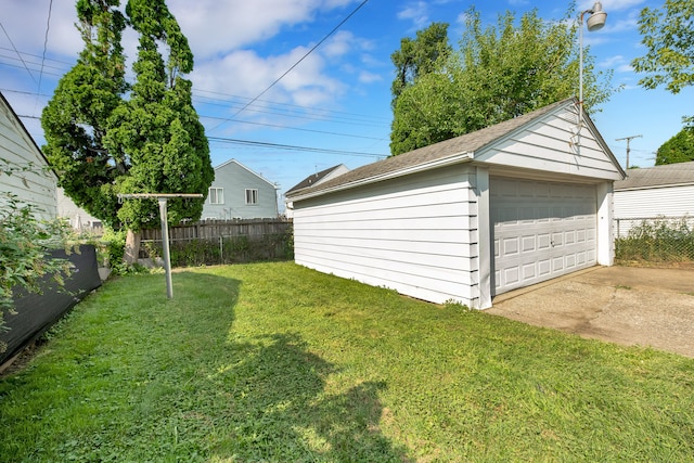 view of yard featuring an outdoor structure and a garage