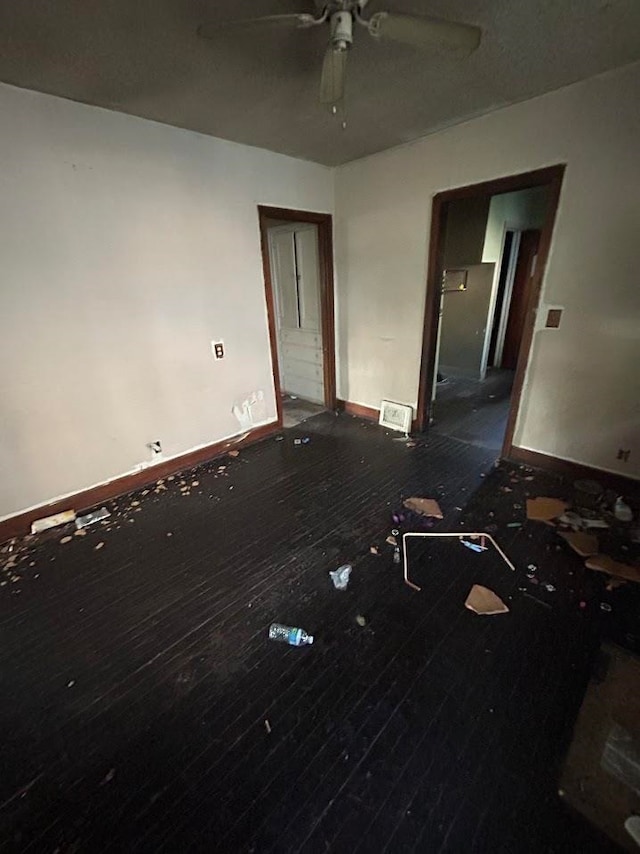 empty room featuring dark hardwood / wood-style floors and ceiling fan