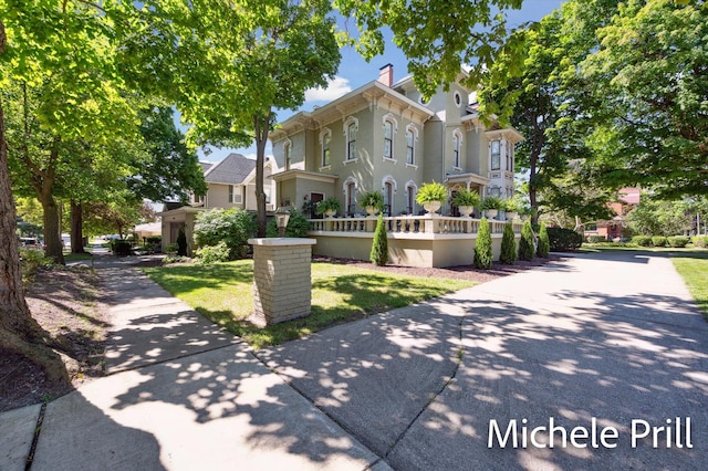 view of italianate home