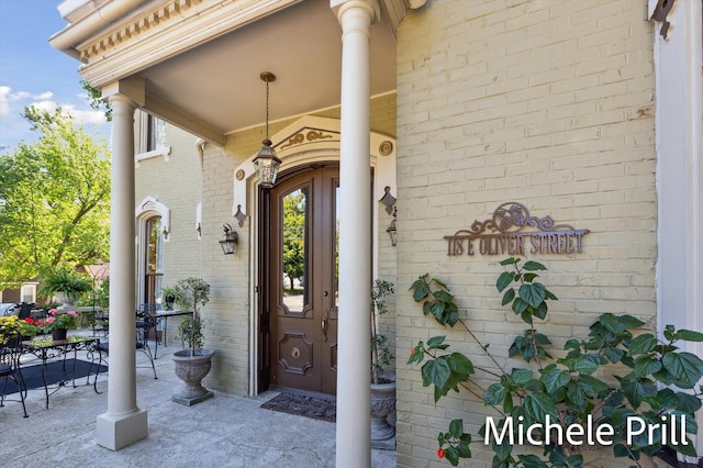 property entrance featuring covered porch