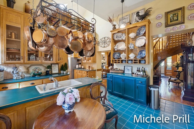 kitchen featuring blue cabinets, sink, and dark wood-type flooring