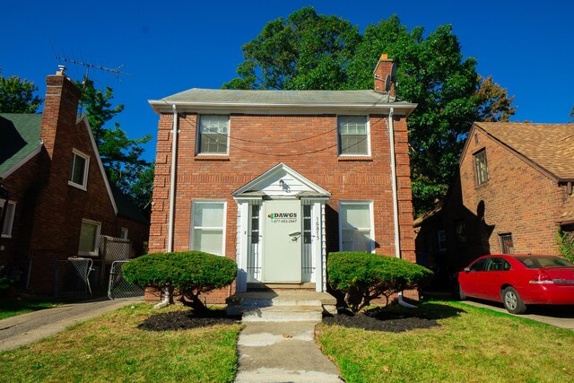 view of front of home with a front yard