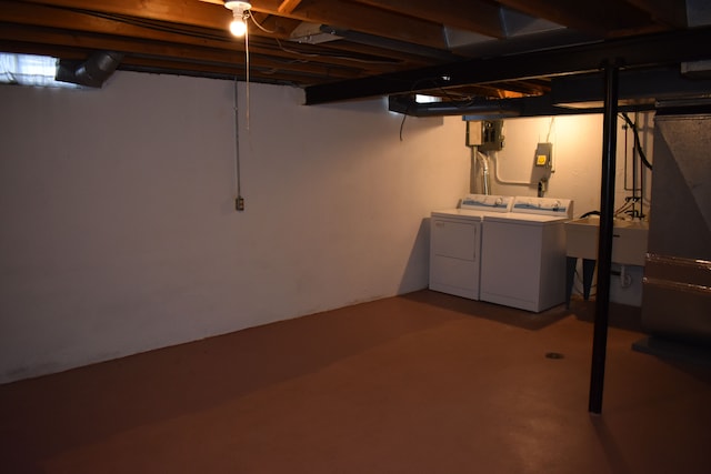 basement with sink and washing machine and clothes dryer