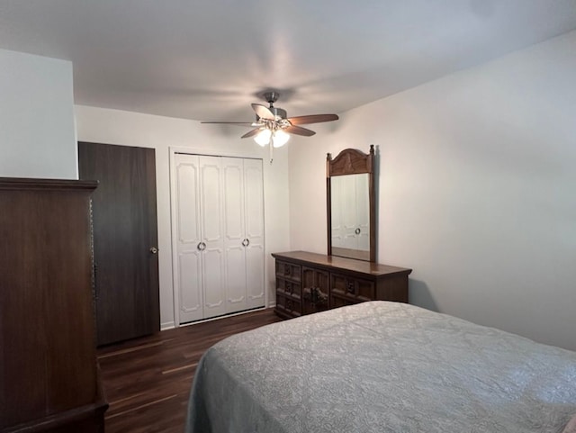 bedroom featuring ceiling fan, dark hardwood / wood-style flooring, and a closet