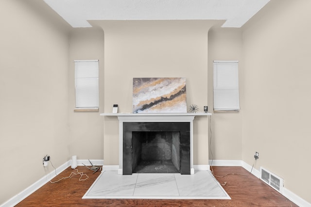 interior details with hardwood / wood-style floors