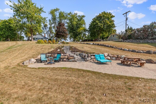 view of yard with a patio