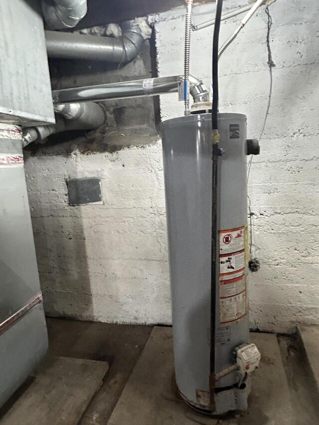 13664 Wabasis Ave NE, Cedar Springs, MI 49319 - utility room with gas water heater