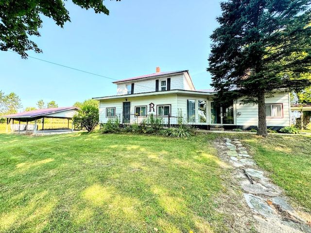 view of front of home featuring a front lawn