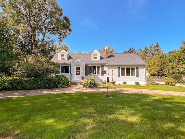 cape cod house featuring a front yard