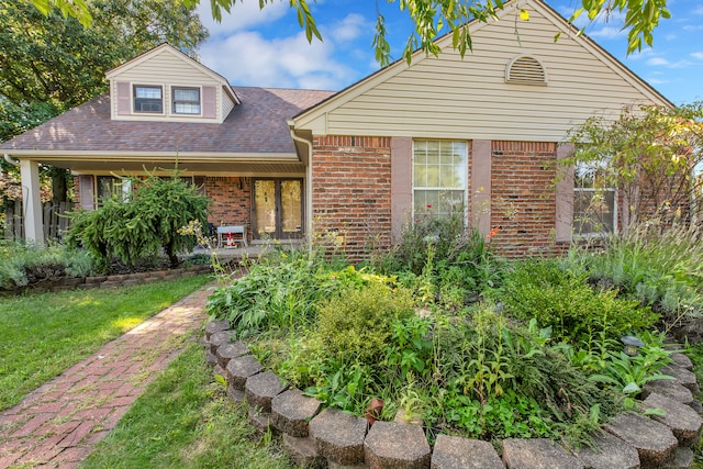 view of front of home with a front lawn