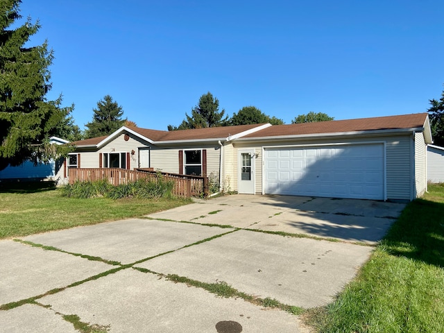 view of front facade with a garage and a front yard