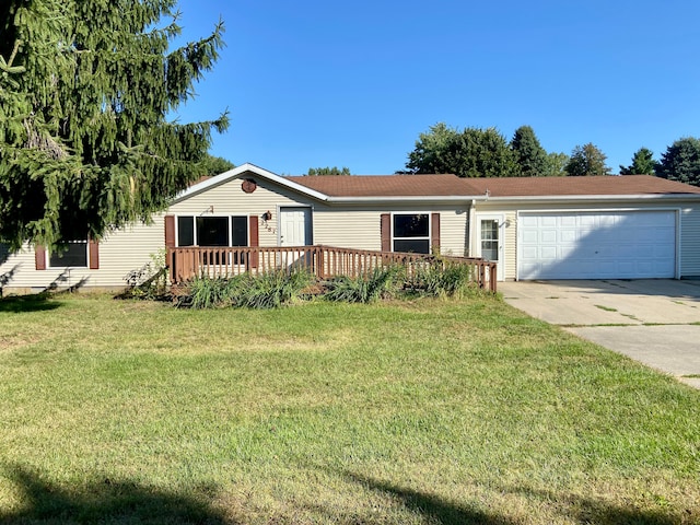 view of front of property featuring a garage and a front yard