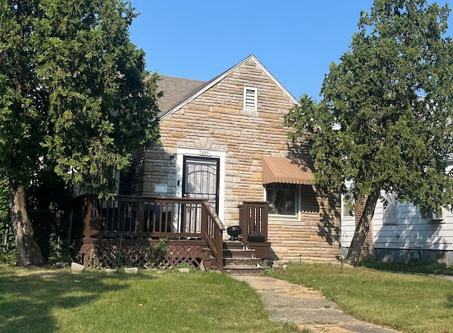 view of front of home with a front yard