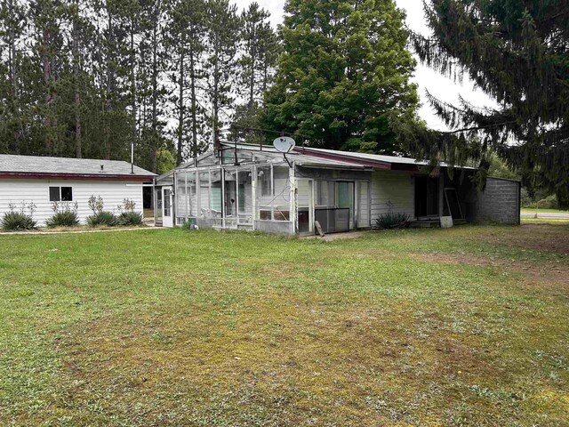 2768 S M-88, Bellaire, MI 49615 - rear view of house featuring a yard