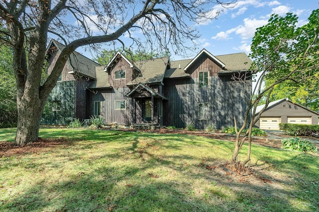 view of front of property with a front yard