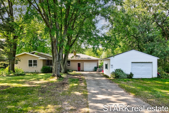 ranch-style house featuring a front yard