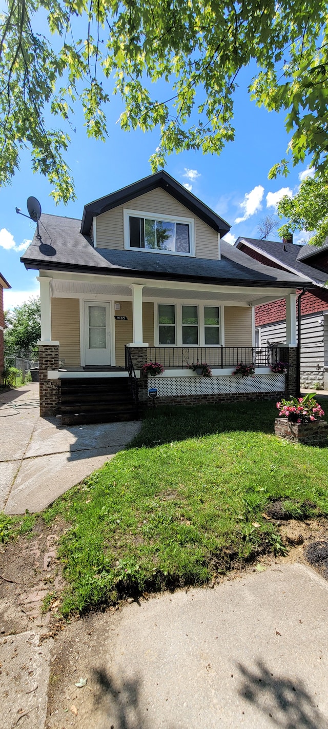 view of front of property with covered porch and a front lawn