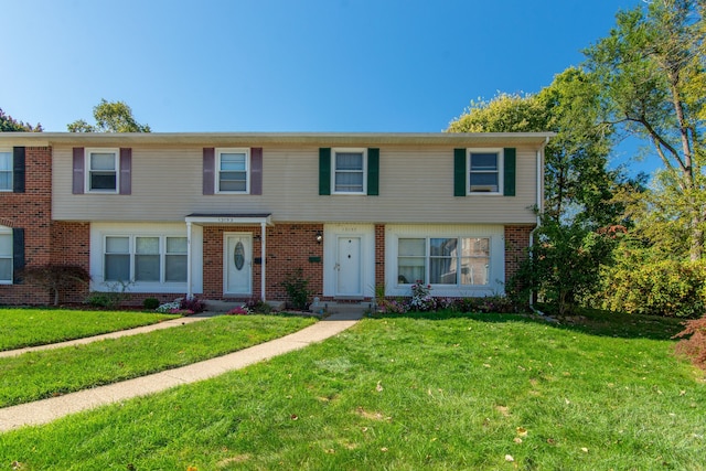 view of front of home featuring a front lawn