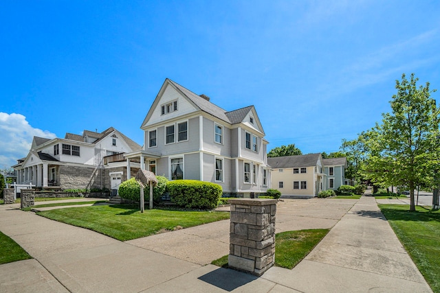 view of front of home with a front lawn