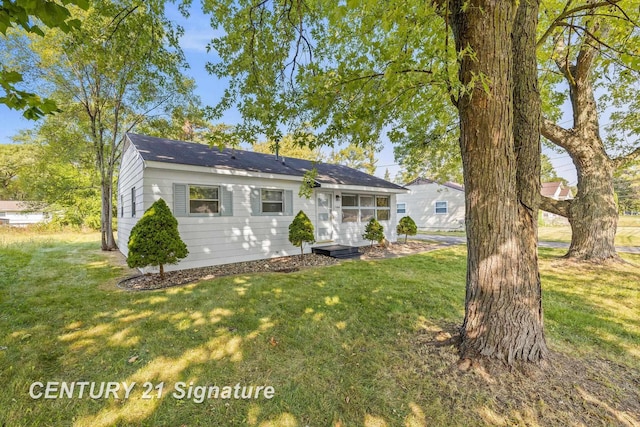 view of front of home with a front lawn