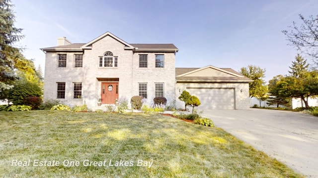 view of front of property featuring a front yard and a garage