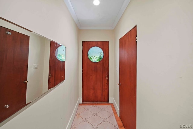 entryway with crown molding