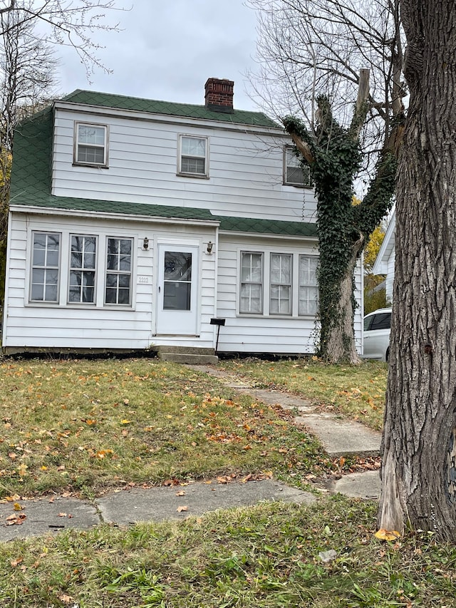 front of property featuring a front yard