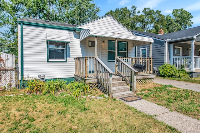 view of front of home featuring a porch and a front lawn