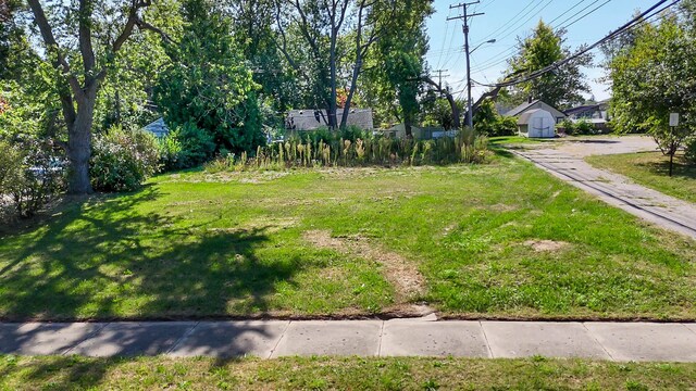 18 E Princeton Ave, Pontiac, MI 48340