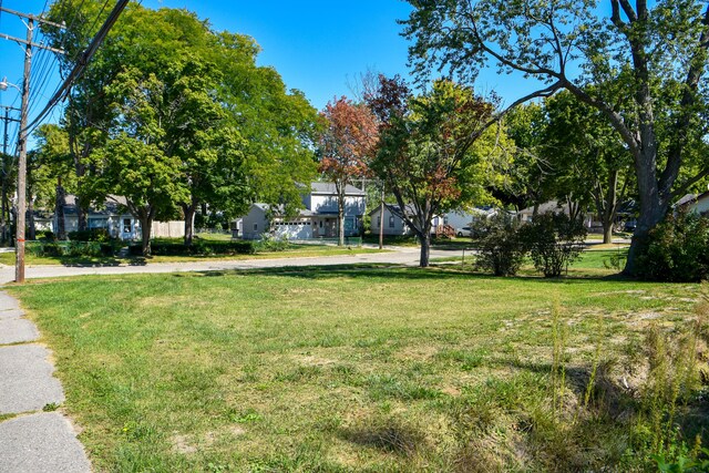 18 E Princeton Ave, Pontiac, MI 48340