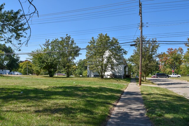 18 E Princeton Ave, Pontiac, MI 48340