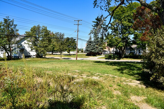 18 E Princeton Ave, Pontiac, MI 48340