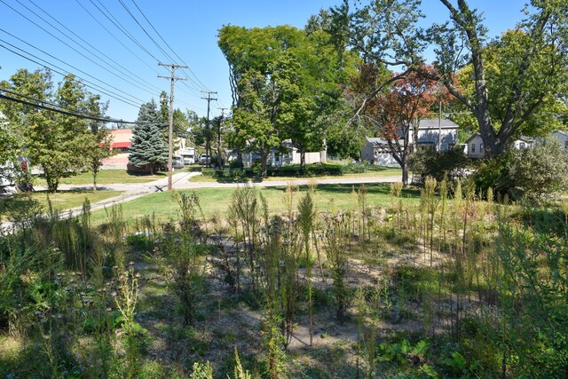18 E Princeton Ave, Pontiac, MI 48340