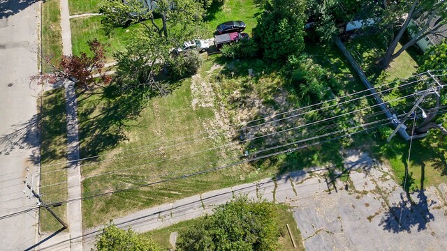 18 E Princeton Ave, Pontiac, MI 48340