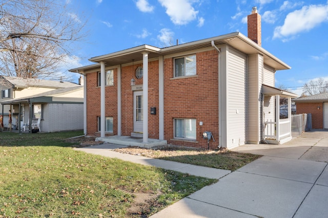 view of front of property with a front lawn