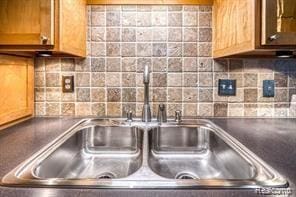 527 E University Dr Unit 1108, Rochester, MI 48307 - kitchen view of tasteful backsplash and glass insert cabinets
