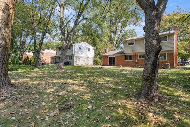 view of yard featuring central AC unit