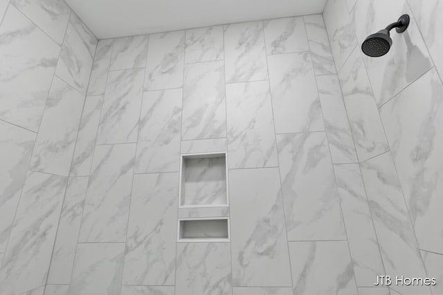 room details featuring a tile shower